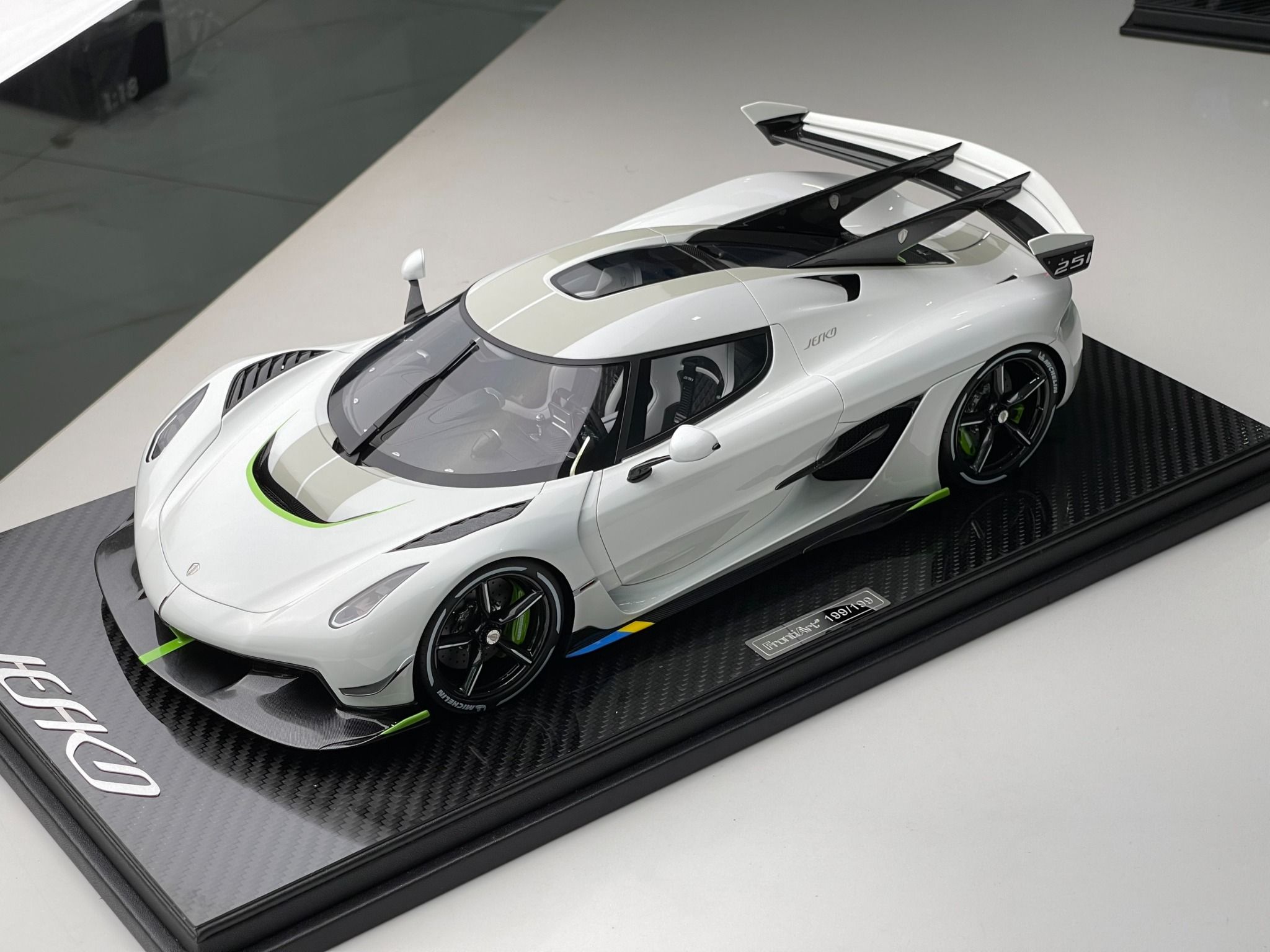 Xe mô hình Koenigsegg Agera R Double Horses 132  Blue Mô Hình