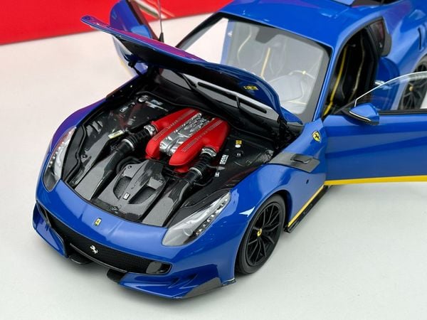 Xe Mô Hình Ferrari F12 TDF Azzurro Dino 1:18 BBR ( Xanh Sọc Vàng )