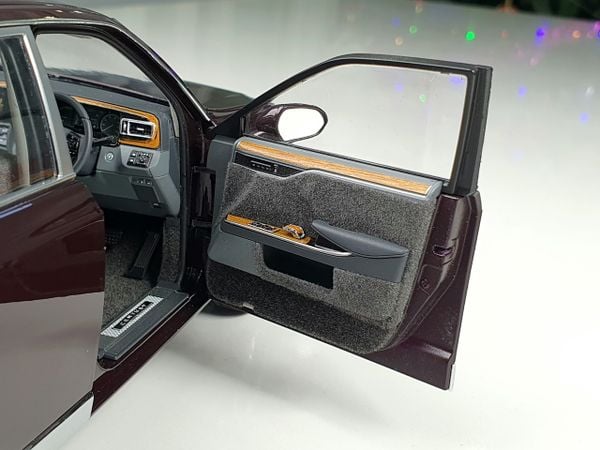 Xe mô hình Toyota Century 1:18 LCD (Brown)