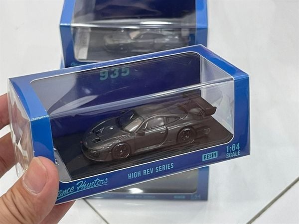 Xe Mô Hình Porsche 935 1:64 Stance Hunters (Xám Carbon)