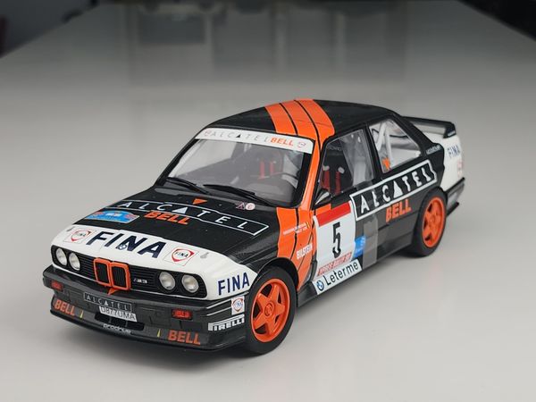 Xe mô hình BMW E30 M3 Group a - Rallye Ypres 1990 1:18 Solido (Đen sọc cam)