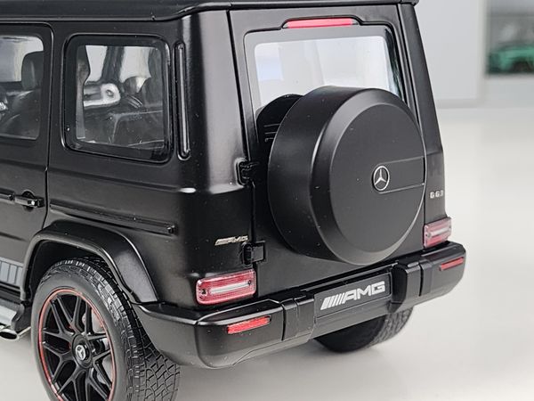 Xe Mô Hình Mercedes-Benz AMG G63 2018 1:18 Minichamp ( Đen Nhám )