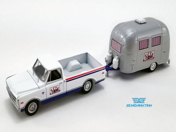 Xe Mô Hình 1968 Chevrolet C-10 With 16' Airstream Bambi 1:64 ACME ( Trắng Xanh )