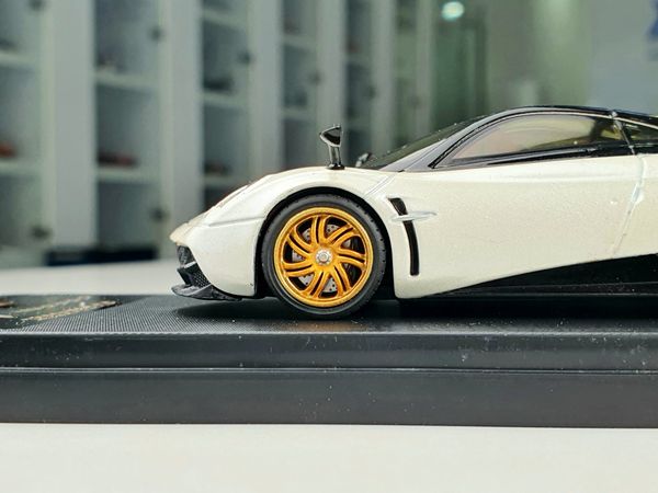 XE MÔ HÌNH PAGANI HUAYRA 1:43 GTAUTOS (TRẮNG)