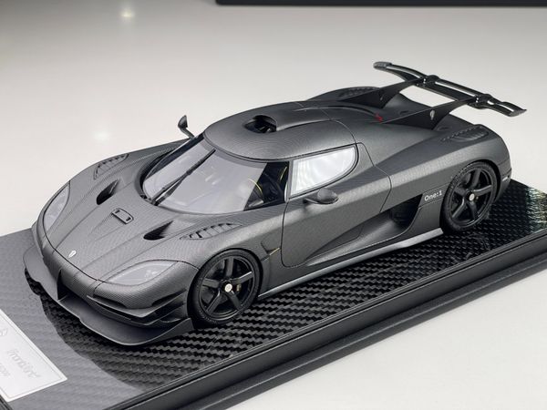 Xe mô hình Koenigsegg One: 1 1:18 FrontiArt ( Naked Carbon )