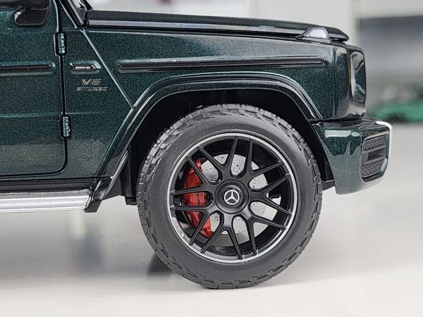 Xe Mô Hình Mercedes-Benz AMG G63 2018 1:18 Minichamp ( Xanh )