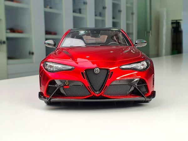 Xe mô hình Alfa Giulia GTA M-Rosso 2021 1:18 Solido (Đỏ)