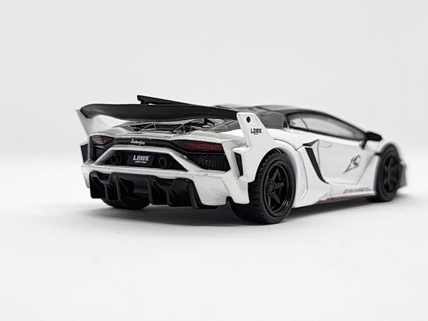 Xe Mô Hình LB-Silhouette WORKS Lamborghini Aventador GT EVO White LHD 1:64 Minigt ( Trắng )