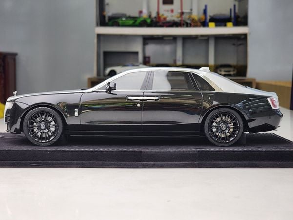 Xe Mô Hình Rolls-Royce Ghost 1:18 HH Model ( Đen/ Mui Bạc Nội Thất Hồng )