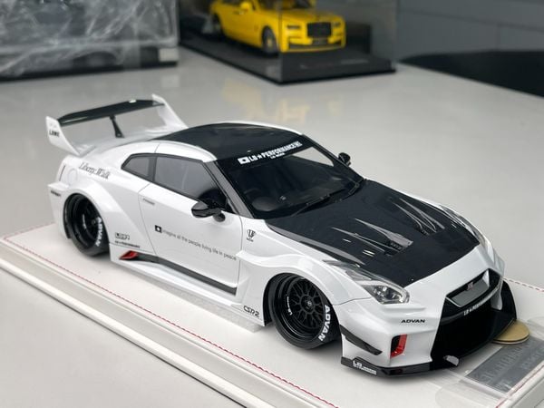 Xe Mô Hình Nissan GTR R35 Liberty Walk 1:18 LB Performance ( Trắng mui đen )
