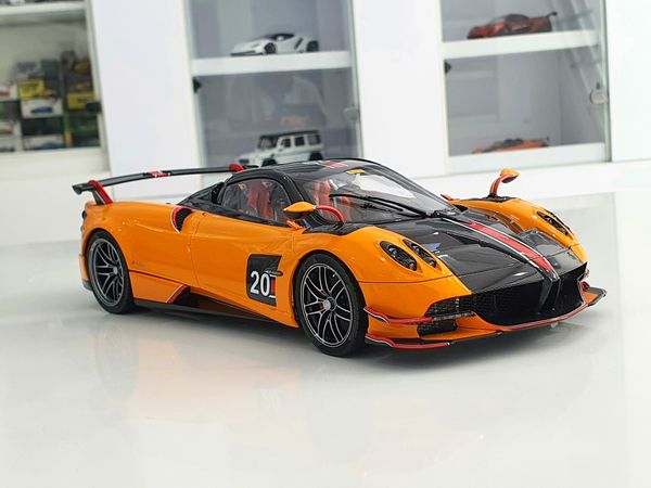 Xe Mô Hình Pagani Huayra Roadster BC 1:18 LCD Model (Cam)