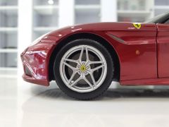 XE MÔ HÌNH FERRARI CALIFORNIA T 1:18 CLOSE TOP BBURAGO (SIGNATURE SERIES)