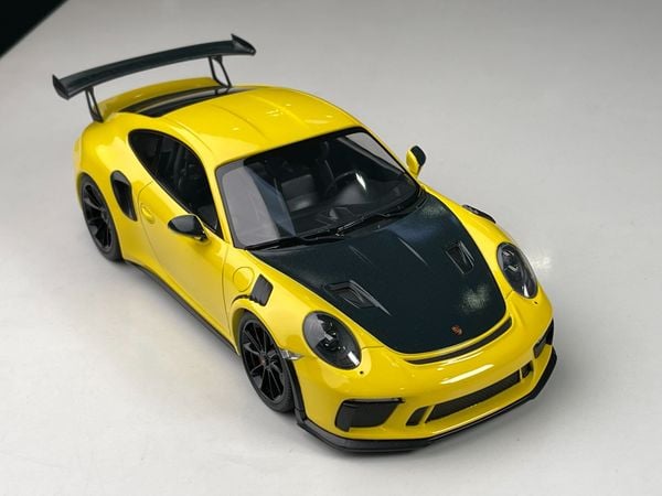 Xe Mô Hình Porsche 911 (911.2) GT2 RS 2018 1:18 Minichamps (Vàng)