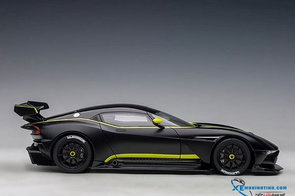 Xe Mô Hình Aston Martin Vulcan 2015 1:18 Autoart ( Matt Black/Green Stripes )