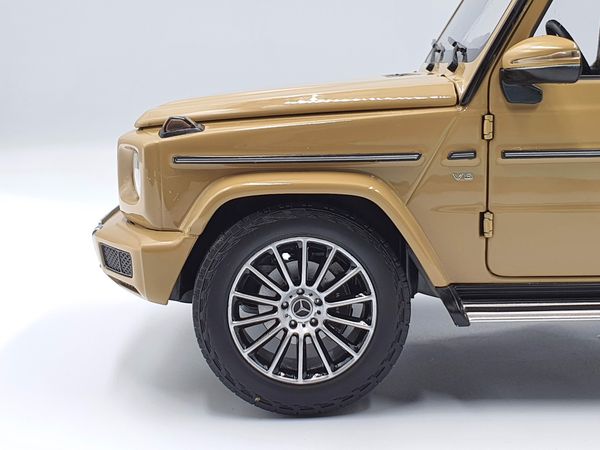 Xe Mô Hình Mercedes-Benz G-Class 2018 Limited Edition 300 pcs 1:18 Minichamps ( Vàng )