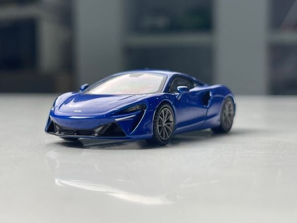 Xe mô hình McLaren Artura 1:64 MiniGT (Xanh)