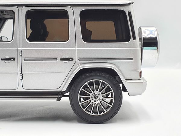 Xe Mô Hình Mercedes-Benz G-Class 2018 Limited Edition 500pcs 1:18 Minichamps ( Bạc )