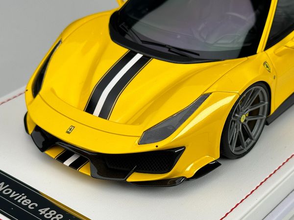 Xe Mô Hình Ferrari 488 Pista Novitec 1:18 IVY Model (Vàng Sọc Đen)