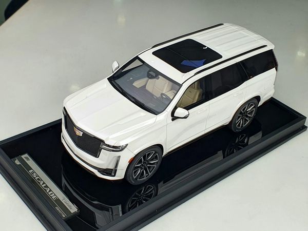 Xe Mô Hình Cadillac Escalade Sport Platinum 1:18 Motorhelix (Pearl White)