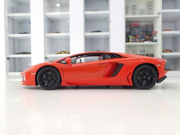 XE MÔ HÌNH LAMBORGHINI AVENTADOR LP700 1:18 WELLY-FX (CAM)