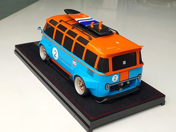 Xe Mô Hình VW Van Widebody Gulf-Porsche 1:18 Robert Design ( Xanh Gulf )