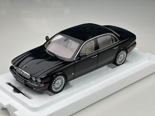 Xe Mô Hình Jaguar XJ6 