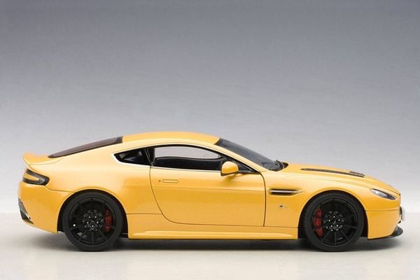 Xe Mô Hình Aston Martin V12 Vantage S 1:18 Autoart (Vàng)