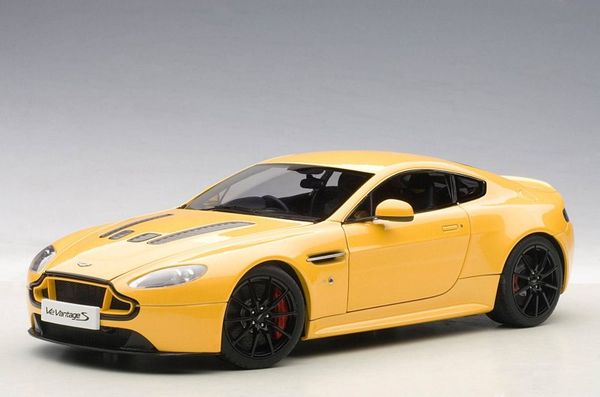 Xe Mô Hình Aston Martin V12 Vantage S 1:18 Autoart (Vàng)