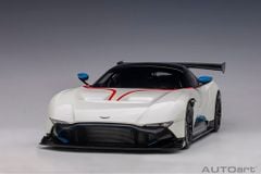 Xe mô hình ASTON MARTIN VULCAN 1:18 Autoart (STRATUS WHITE W/ BLUE & RED STRIPES)