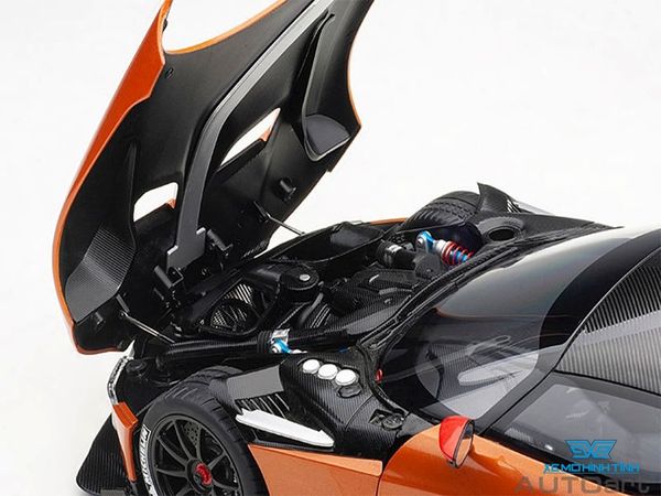 Xe Mô Hình Aston Martin Vulcan 2015 1:18 Autoart ( Madagascar Orange )