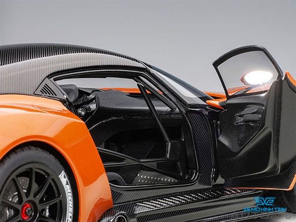 Xe Mô Hình Aston Martin Vulcan 2015 1:18 Autoart ( Madagascar Orange )