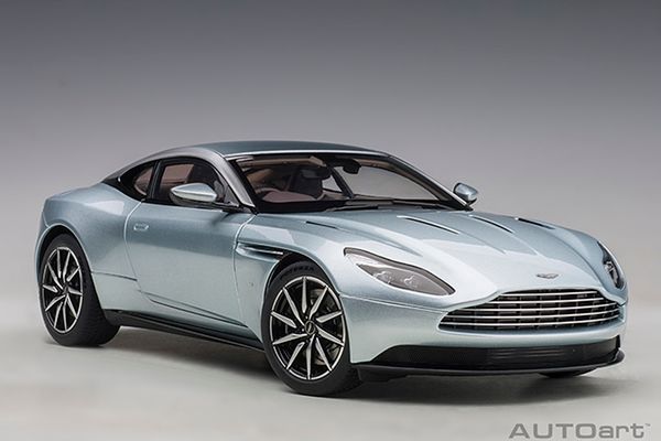 Xe mô hình ASTON MARTIN DB11 1:18 Autoart (SKYFALL SILVER )