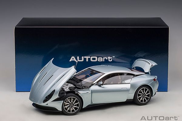 Xe mô hình ASTON MARTIN DB11 1:18 Autoart (SKYFALL SILVER )