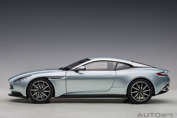 Xe mô hình ASTON MARTIN DB11 1:18 Autoart (SKYFALL SILVER )