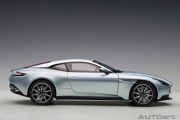 Xe mô hình ASTON MARTIN DB11 1:18 Autoart (SKYFALL SILVER )