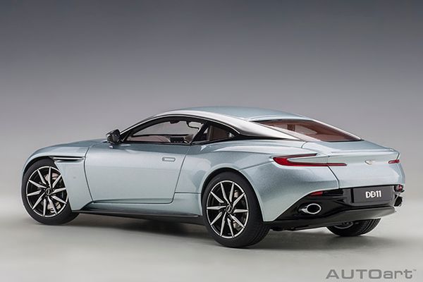 Xe mô hình ASTON MARTIN DB11 1:18 Autoart (SKYFALL SILVER )