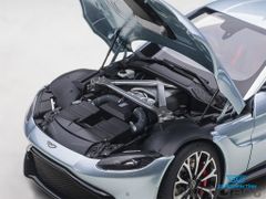 Xe Mô Hình Aston Martin Vantage 2019 1:18 AUTOart ( Bạc )