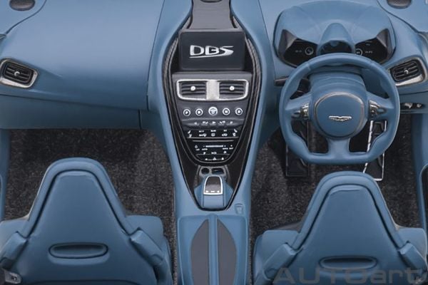 Xe mô hình Aston Martin DBS Superleggera 1:18 Autoart (Lightning Silver)