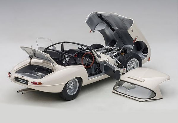 1/18 JAGUAR LIGHTWEIGHT E-TYPE (WHITE)