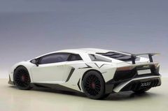 1/18 LAMBORGHINI AVENTADOR LP750-4 SV (BIANCO CANOPUS/PEARL WHITE)