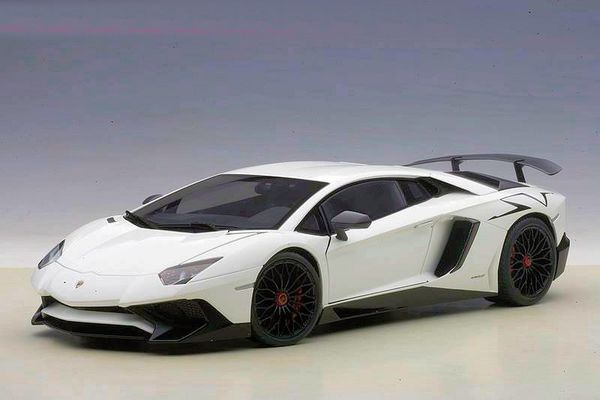 1/18 LAMBORGHINI AVENTADOR LP750-4 SV (BIANCO CANOPUS/PEARL WHITE)