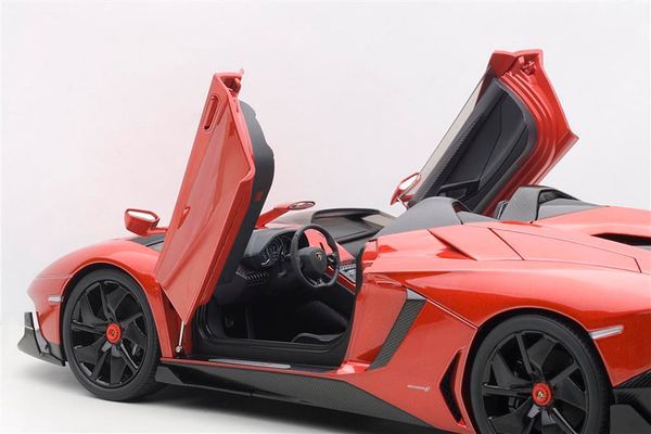 XE MÔ HÌNH LAMBORGHINI AVENTADOR J 1:18 AUTOART (ĐỎ)