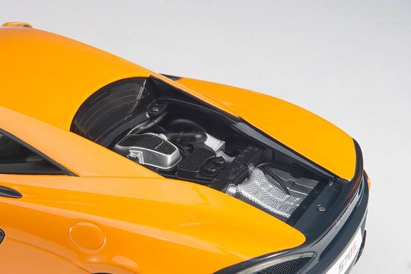 76044 MH 1:18 McLAREN 570S (McLAREN ORANGE/SILVER WHEELS)