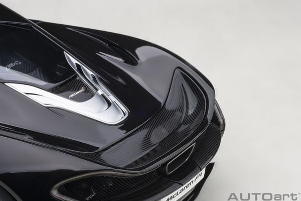 Xe Mô Hình McLAREN P1 1:18 Autoart (FIRE BLACK W/ RED/BLACK INTERIOR)