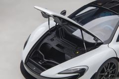 Xe Mô Hình McLAREN P1 1:18 Autoart (ALASKAN DIAMOND WHITE W/ BLUE/BLACK INTERIOR )