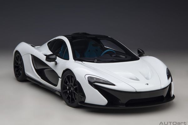 Xe Mô Hình McLAREN P1 1:18 Autoart (ALASKAN DIAMOND WHITE W/ BLUE/BLACK INTERIOR )