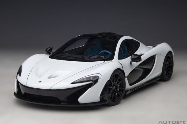 Xe Mô Hình McLAREN P1 1:18 Autoart (ALASKAN DIAMOND WHITE W/ BLUE/BLACK INTERIOR )