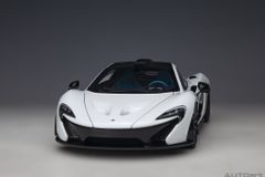 Xe Mô Hình McLAREN P1 1:18 Autoart (ALASKAN DIAMOND WHITE W/ BLUE/BLACK INTERIOR )