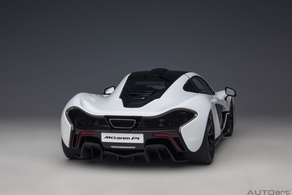 Xe Mô Hình McLAREN P1 1:18 Autoart (ALASKAN DIAMOND WHITE W/ BLUE/BLACK INTERIOR )