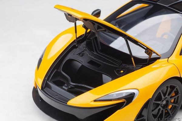 Xe Mô Hình McLAREN P1 1:18 Autoart (VOLCANO YELLOW W/ YELLOW/BLACK INTERIOR)